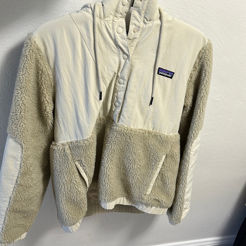 Patagonia hoodie // Used-Like New condition